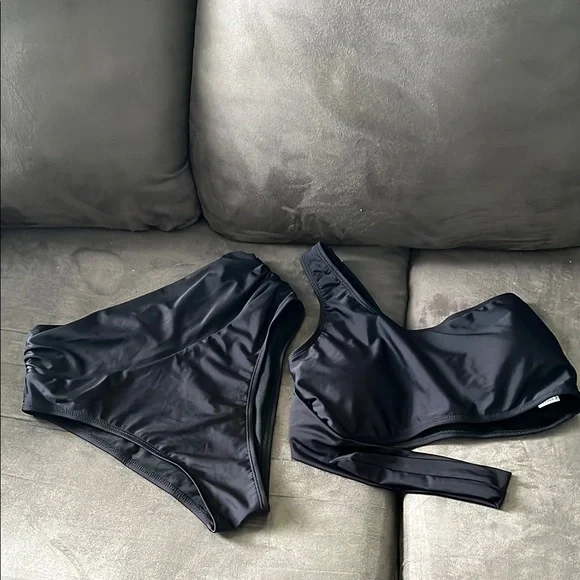 Classic Black Bikini Swim Set - Picture 1 of 7